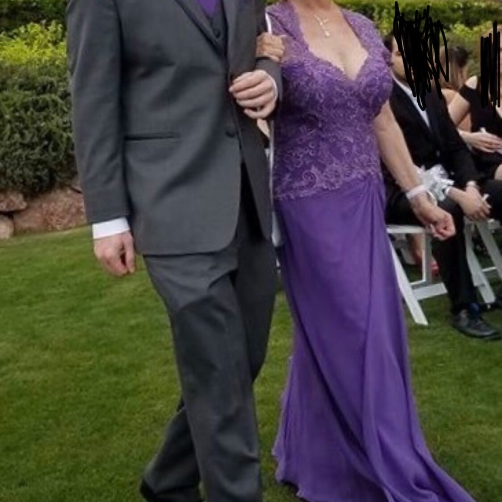 MON CHERI Purple Gown Lace Sweetheart Neckline 12